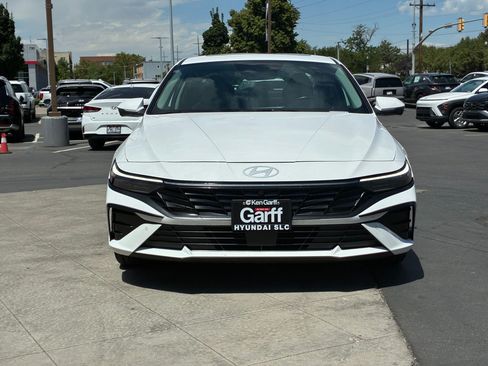 Certified 2024 Hyundai Elantra Limited FWD image 11