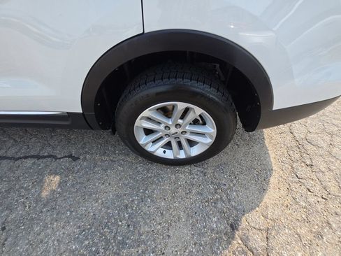 Used 2012 Ford Explorer XLT AWD/4WD image 26