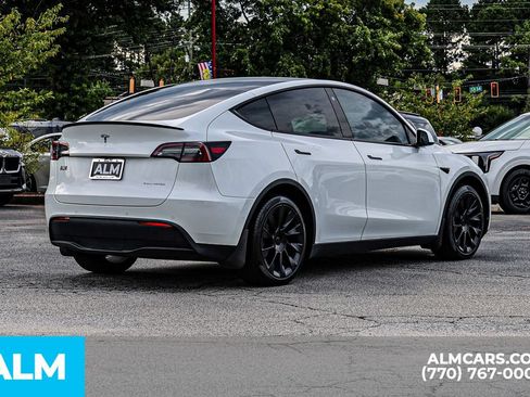 Used 2022 Tesla Model Y Long Range AWD/4WD image 5