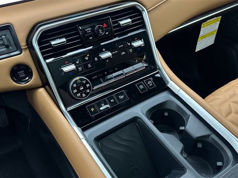 New 2025 Nissan Armada Platinum Reserve image 16