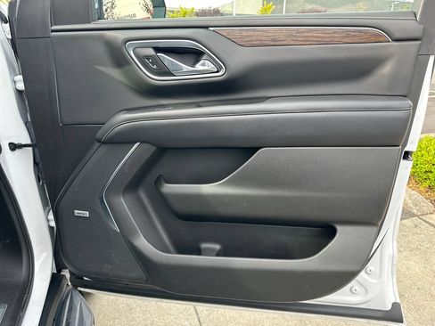 Used 2021 Chevrolet Tahoe Premier w/ Premium Package AWD/4WD image 18