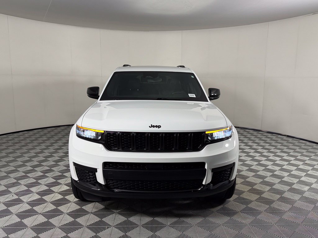 Used 2024 Jeep Grand Cherokee L Altitude RWD image 3
