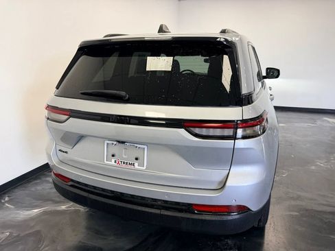 Used 2024 Jeep Grand Cherokee Altitude AWD/4WD image 6