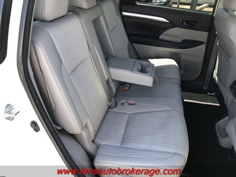 Used 2016 Toyota Highlander Plus AWD/4WD image 21