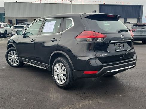 Used 2018 Nissan Rogue S image 5