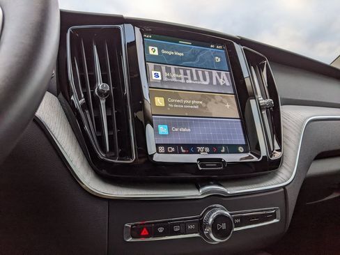 Certified 2025 Volvo XC60 B5 Plus image 16