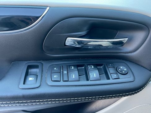 Used 2018 Dodge Grand Caravan SXT w/ Rear Park Assist Package image 19