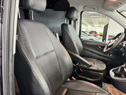 Used 2021 Mercedes-Benz Metris image 11