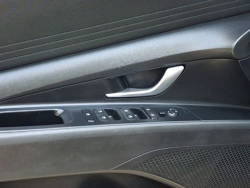 Used 2023 Hyundai Elantra SEL FWD image 22
