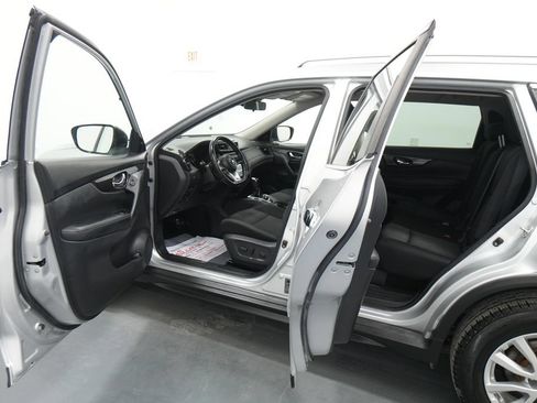 Used 2020 Nissan Rogue SV AWD/4WD image 18