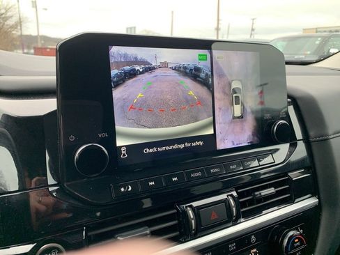 Used 2024 Nissan Pathfinder SL image 21