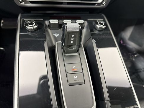 Certified 2024 Porsche 911 Carrera 4 AWD/4WD image 33