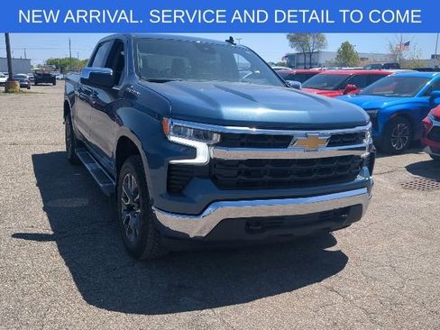 Used 2024 Chevrolet Silverado 1500 LT AWD/4WD image 9