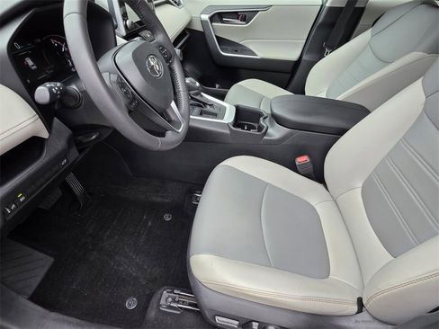 Used 2024 Toyota RAV4 XLE Premium image 8