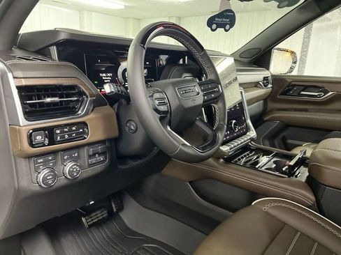 Certified 2025 GMC Yukon XL Denali Ultimate AWD/4WD image 10