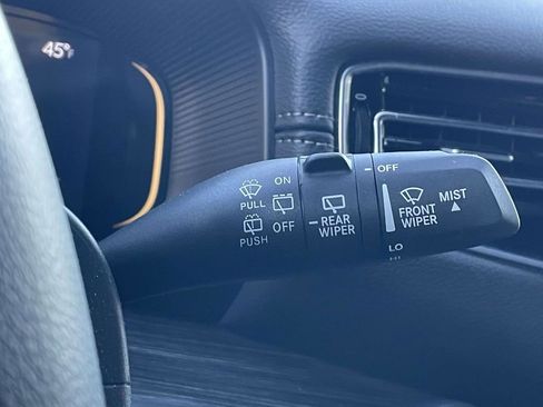 Certified 2024 Jeep Wagoneer Series II w/ Flexible Seating Group image 34