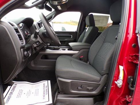 New 2025 RAM 2500 Big Horn AWD/4WD image 13