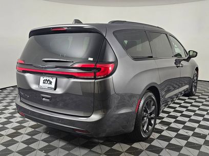 Used 2021 Chrysler Pacifica Touring-L w/ Uconnect Theater Family Group