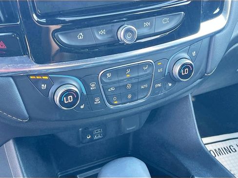 Used 2023 Chevrolet Traverse Premier image 16