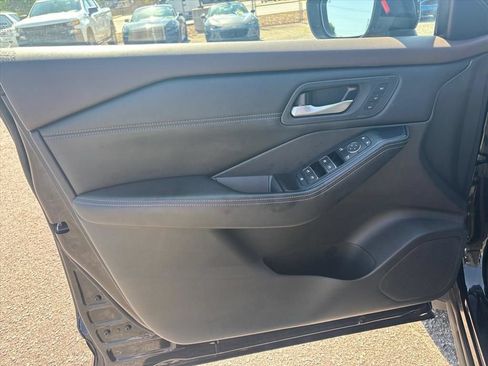 Used 2023 Nissan Rogue SL w/ SL Premium Package FWD image 11