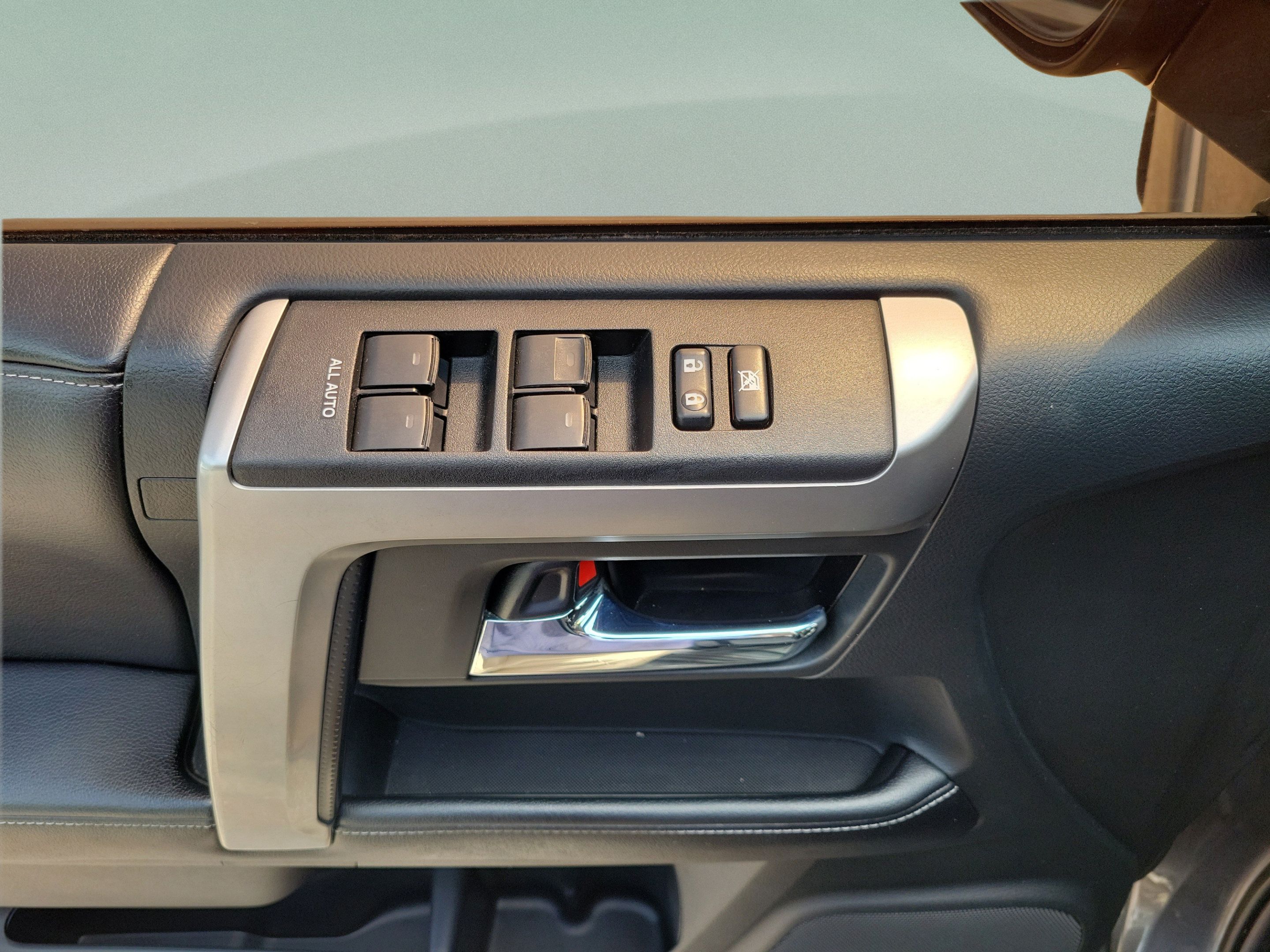 Used 2016 Toyota 4Runner SR5 RWD image 17