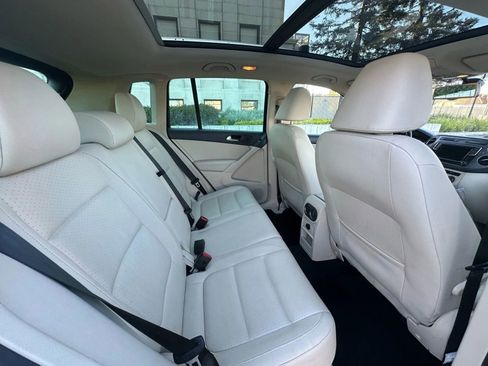 Used 2016 Volkswagen Tiguan SE image 10