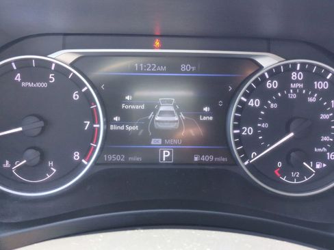 Used 2025 Nissan Sentra SV FWD image 15