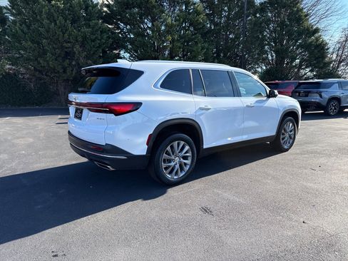 Used 2025 Buick Enclave Preferred image 3