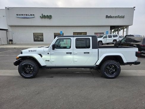 New 2026 Jeep Gladiator Sport image 4