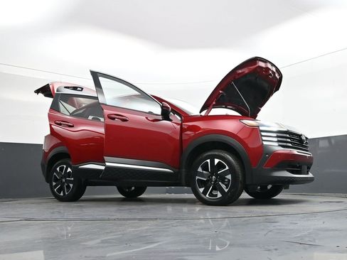 Used 2025 Nissan Kicks SR image 49