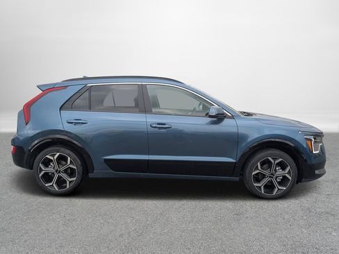 New 2025 Kia Niro EX Touring image 2
