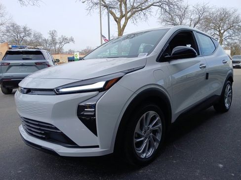 New 2027 Chevrolet Bolt LT w/ Comfort Package FWD image 6