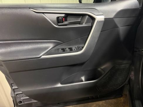 Used 2021 Toyota RAV4 LE FWD image 12
