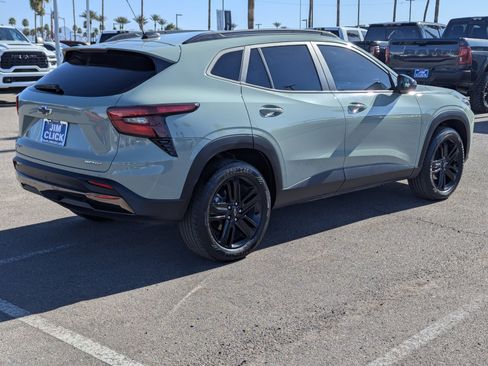 Used 2024 Chevrolet Trax ACTIV w/ Sunroof Package image 2