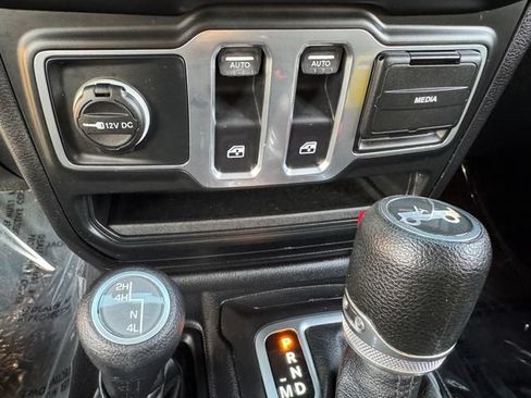 Used 2018 Jeep Wrangler Sport AWD/4WD image 24