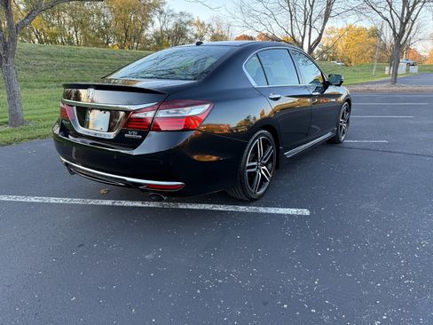 Used 2016 Honda Accord Touring image 3