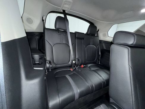 Used 2024 Honda Pilot Touring image 19