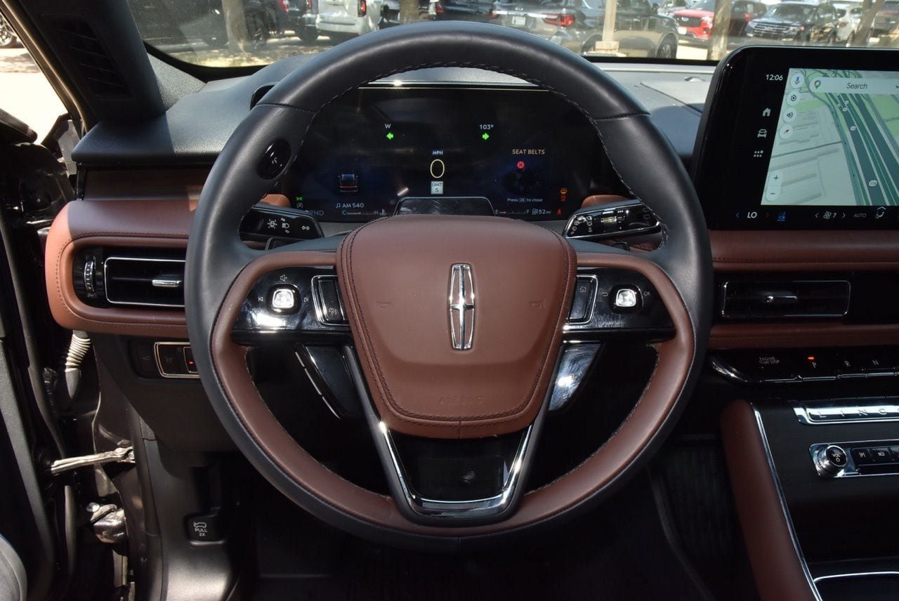 Certified 2026 Lincoln Aviator Reserve AWD/4WD image 24