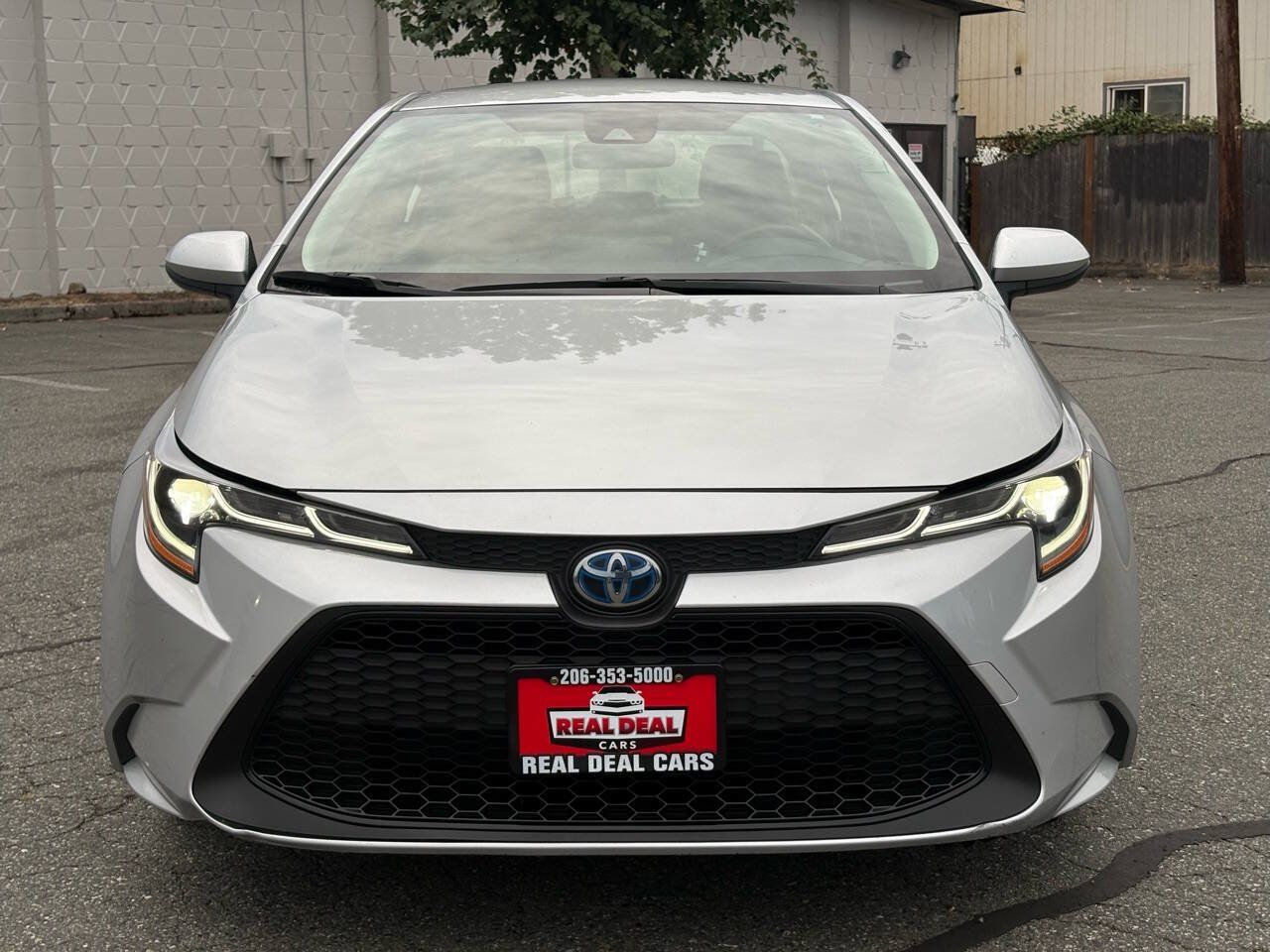 Used 2022 Toyota Corolla LE w/ Premium Interior Package FWD image 3