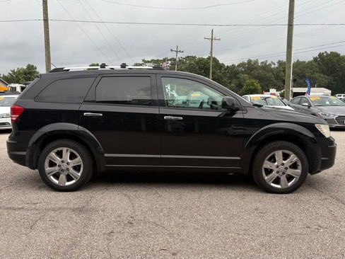 Used 2009 Dodge Journey R/T w/ Entertainment Group #2 AWD/4WD image 3