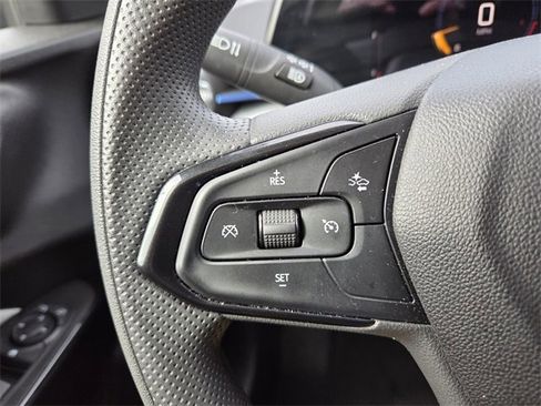 Certified 2025 Chevrolet Trax LT image 37