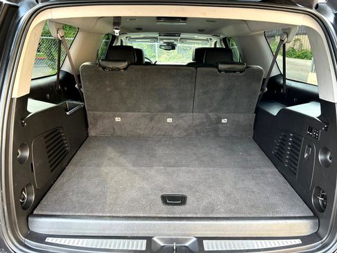 Used 2016 Chevrolet Suburban LTZ image 17