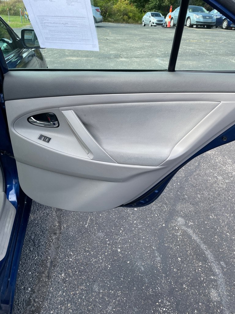 Used 2011 Toyota Camry LE FWD image 18