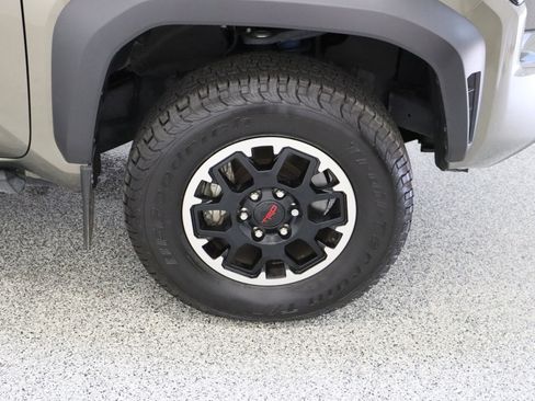 Certified 2024 Toyota Tacoma TRD Off-Road AWD/4WD image 5