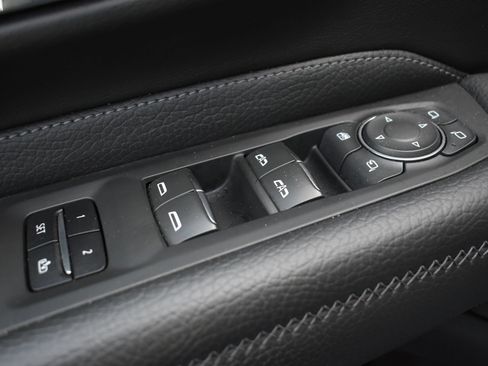 Used 2021 GMC Yukon XL Denali AWD/4WD image 11