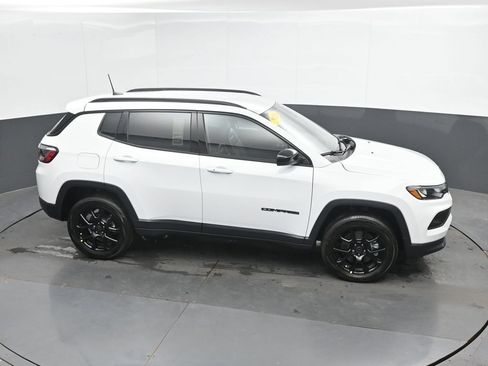 New 2026 Jeep Compass Latitude AWD/4WD image 33