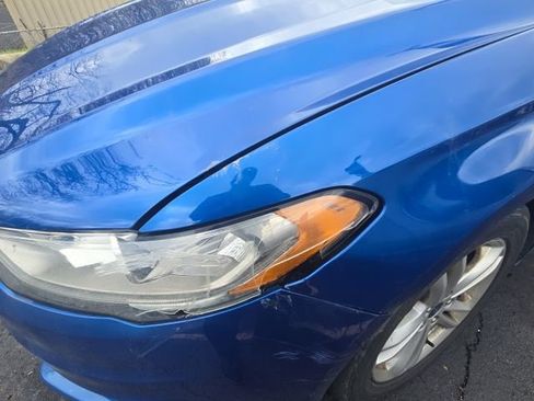 Used 2018 Ford Fusion SE w/ Fusion SE Technology Package image 12