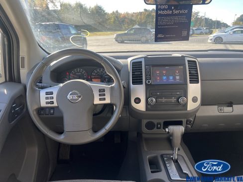 Used 2019 Nissan Frontier SV RWD image 5