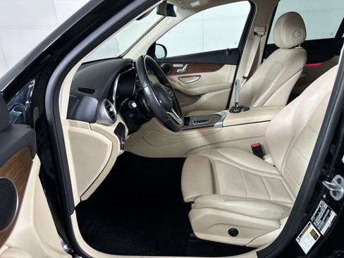 Used 2022 Mercedes-Benz GLC 300 4MATIC image 11