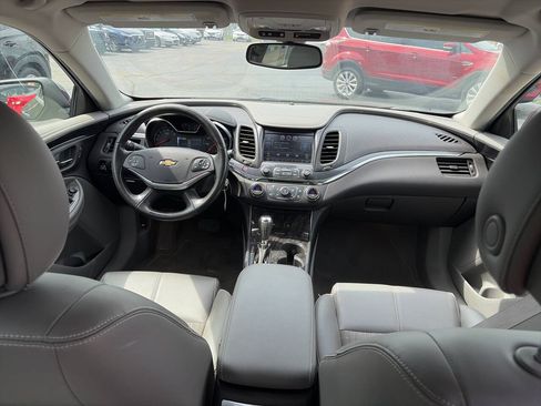 Used 2014 Chevrolet Impala LT w/ Convenience Package FWD image 4